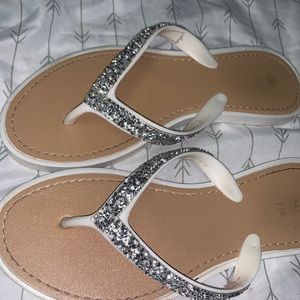 these are flip flops/sandals!! super cute and comfy